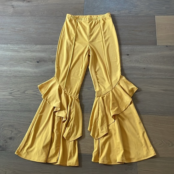 Super Fun Mustard Yellow Ruffle Bell Bottoms Size Medium - Picture 4 of 11